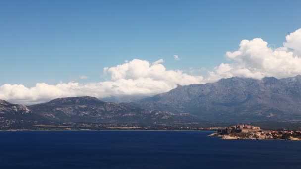 Timelapse Corsica'deki / daki calvi yakınındaki kıyı şeridi — Stok video