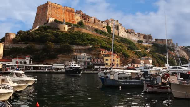 La Ciudadela y el puerto de Bonifacio, Córcega, Francia — Vídeos de Stock