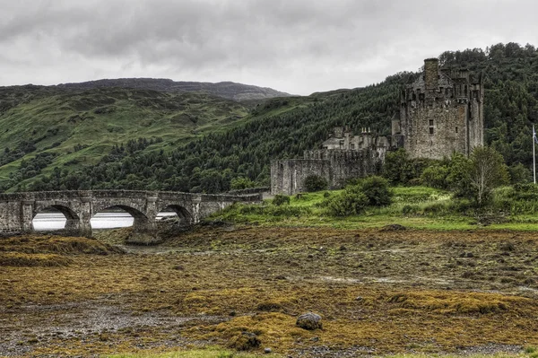 Horizontaal van de pittoreske kasteel van Eilean Donan Castle in Schotland, 17 juli 2012 — Stockfoto