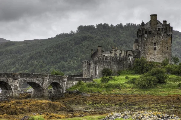 De pittoreske Eilean Donan Castle in Schotland, 17 juli 2012 — Stockfoto