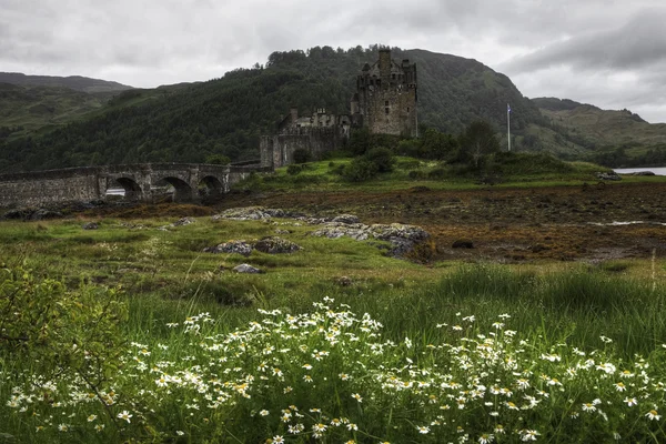 Het pittoreske Eilean Donan Castle, Schotland, 17 juli 2012 — Stockfoto