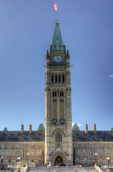 Vertical de la Torre de la Paz en los edificios del Parlamento de Canadá — Foto de Stock