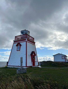 Newfoundland, Kanada 'da Fox Point Deniz feneri manzarası