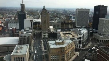 Buffalo bir yavaş hareket havadan görünümü