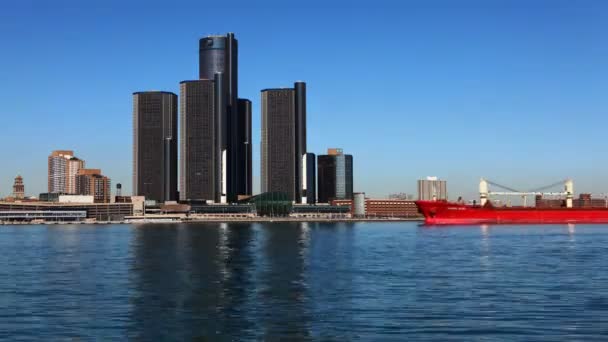 Timelapse av Detroit skyline med fraktbåt korsning — Stockvideo