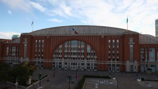 Timelapse of the American Airlines Center, home of the Dallas Mavericks and Stars — Stock Video