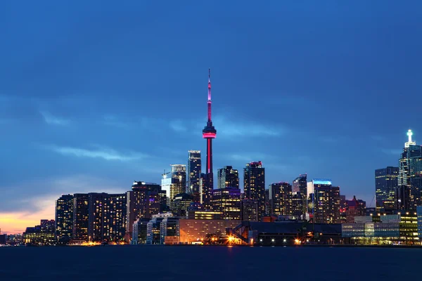 У сутінках, skyline Торонто — стокове фото