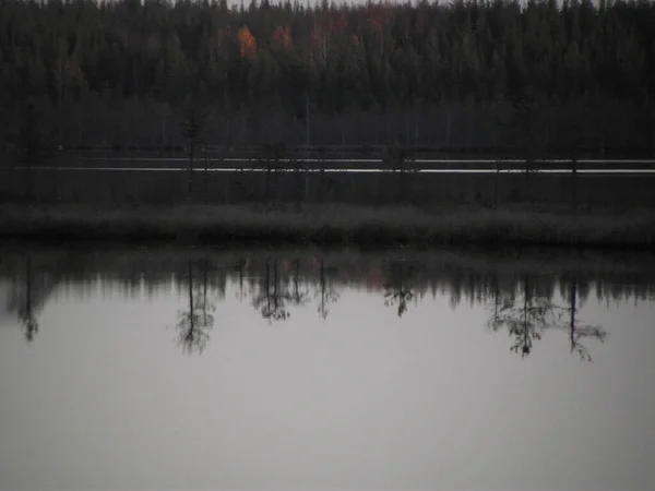 Rusya 'nın kuzeyinde bir su gölü