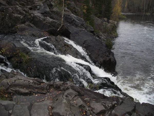 Rusya 'nın kuzeyinde şelale