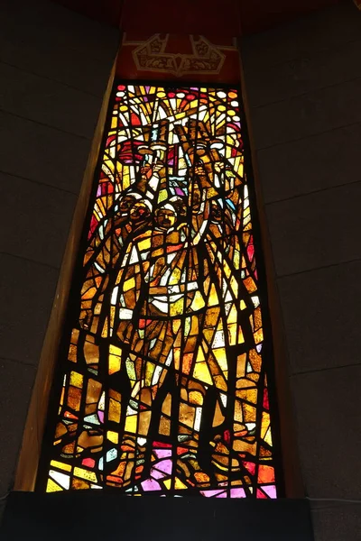 Anıttaki boyalı cam.