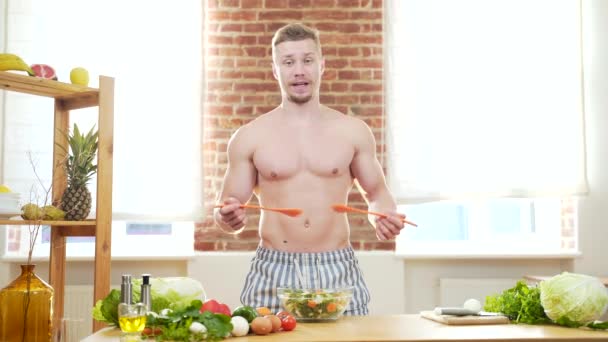 Young Athlete Blogger Tells Looks Camera Healthy Eating Home Kitchen — Stock Video