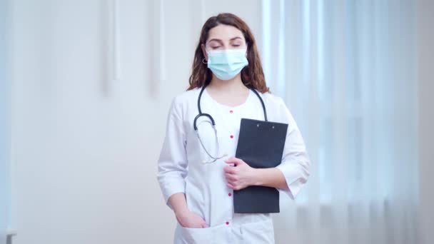 Close Portrait Smiling Young Woman Doctor Wearing White Medical Coat — Stock Video