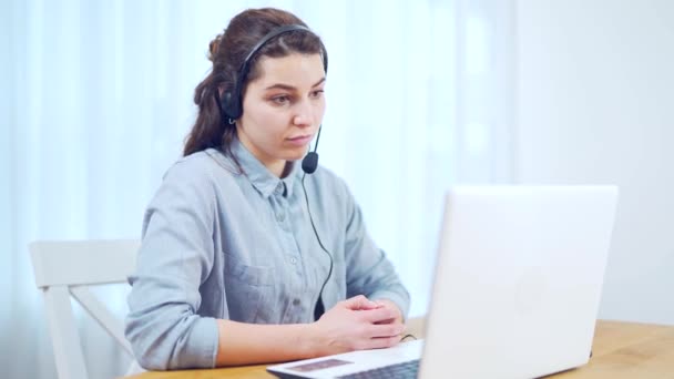 Close Young Woman Wear Headset Communicating Conference Call Speak Looking — Vídeo de Stock