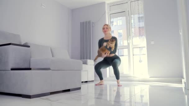 Young Fitness Woman Sportswear Performs Squat Exercises Together Her Pet — Stock Video