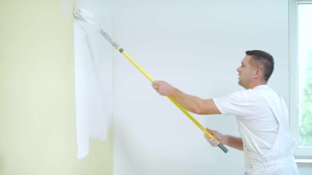 Repair Room House Paint Applied Wall Professional Worker Male Repairman — Stock Video