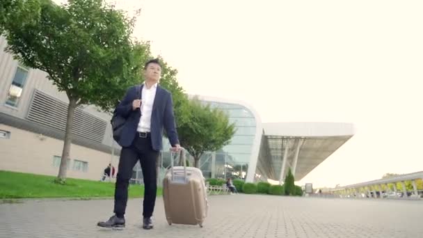 Asian Tourist Businessman Walks Public Transport Building Luggage Urban Background — Stock Video