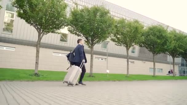 Vue Arriere Homme Affaires Touristique Asiatique Promène Dans Les Transports — Video