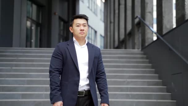 Retrato Joven Seguro Éxito Asiático Empresario Mirando Cámara Hombre Negocios — Vídeos de Stock