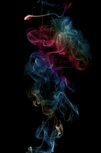 Kleurrijke rook op de zwarte achtergrond — Stockfoto