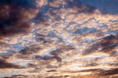 Cumulus gün batımı bulutları güneş batarken