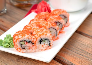 Taze lezzetli maki ve nigiri suşi iyiliği cam