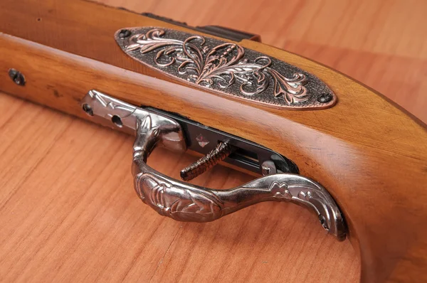 Pistolets vintage sur fond bois — Photo