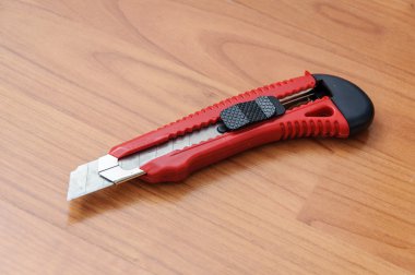 Kesme ve plastik kağıt bıçak açacağı ince ağızları