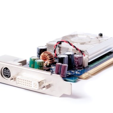 Beyaz arkaplanda bilgisayar grafikleri kartı