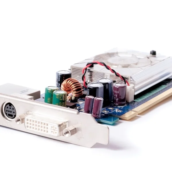 Beyaz arkaplanda bilgisayar grafikleri kartı