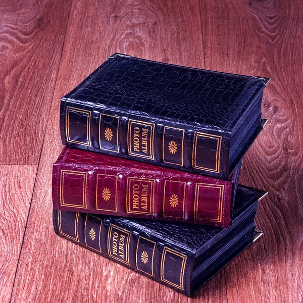 Vintage old books on wooden deck tabletop against grunge wall — Stock Photo, Image