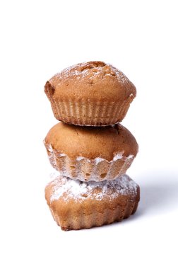 Muffins beyaz zemin üzerine pişmiş Delicious