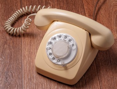 Retro telefon açık degrade arka plan ahşap tablo