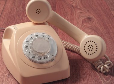 Retro telefon açık degrade arka plan ahşap tablo