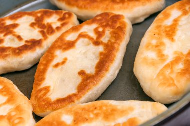 Ukrayna kek bir tencerede kızartılır