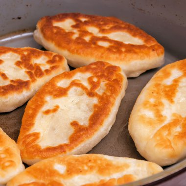 Ukrayna kek bir tencerede kızartılır