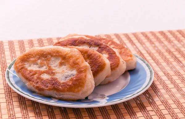 Ukrainische Kuchen in einer Pfanne gebraten — Stockfoto