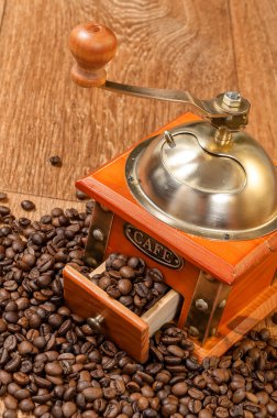 Vintage el ile kahve öğütücü ile fasulye