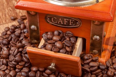 Vintage el ile kahve öğütücü ile fasulye