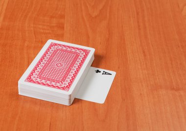 ahşap zemin üzerinde eski iskambil