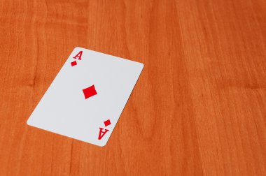 ahşap zemin üzerinde eski iskambil