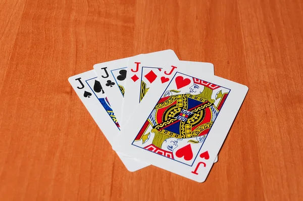 Carte da poker di plastica su sfondo di legno — Foto Stock