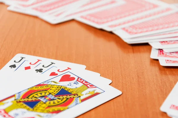 Chips di poker e carte da gioco generiche — Foto Stock