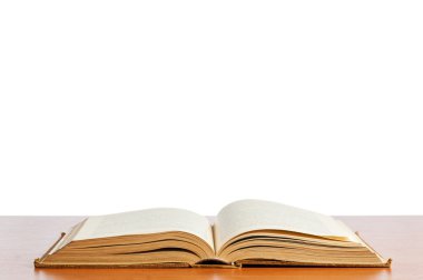 Raftaki eski kitaplar.