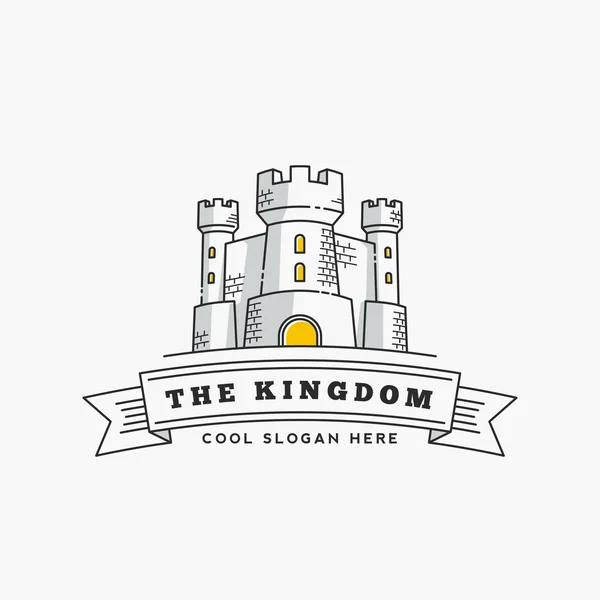 Plantilla abstracta de etiqueta, signo o logotipo de Vector Kingdom. Símbolo de fortaleza. Icono del Castillo. Ilustración de torre con banderas y tipografía en estilo de línea . — Vector de stock