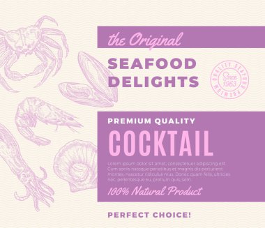 Kaliteli Deniz Ürünleri Kokteyl 'i İçer. Soyut Vektör Paket Tasarımı veya Etiketi. Modern Typography and Hand Drawn Shrimp, Crab, Scallop, Midye ve Kalamar Görünümü