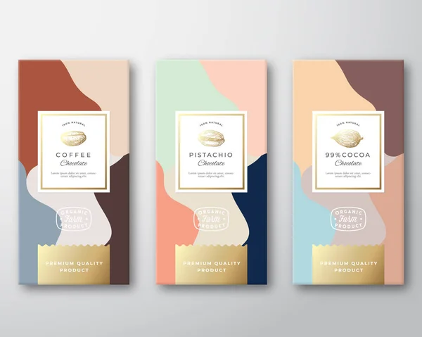 Coffee, Cocoa dan Pistachio Chocolate Labels Set. Tata Letak Desain Paket Vektor Abstrak dengan Bayangan Realistik Lembut. Typography Modern, Hand Drawn Beans and Nut Silhouettes and Colorful Background. - Stok Vektor