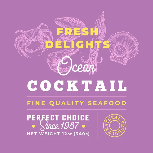 신시 푸드 Cocktail Delights Premium Quality Label 의 약자이다. Vector Packaging Design Layout. Retro Typography with Borders and Hand Drawn Crab, Squid, Shrimp and Molluscs Silhouettes Background — 스톡 벡터