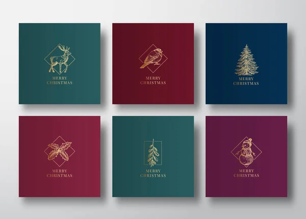 Kerstmis en Nieuwjaar Abstract Vector Classy Frame Labels, Tekenen of Kaarten Sjablonen Bundel. Handgetekende Bullfinch Bird, Deer, Snowman, Pine en Maretak Schetsen met Vintage Typografie. — Stockvector