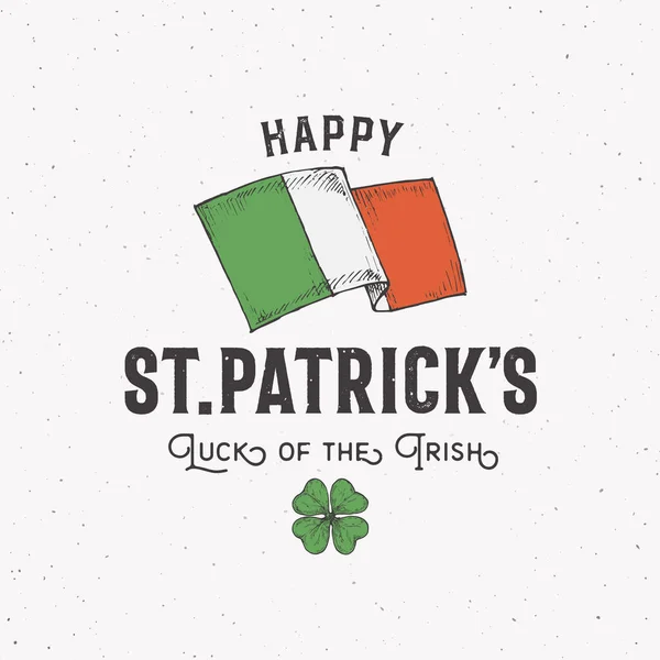 Style Vintage Saint Patricks Day Logo ou modèle d'étiquette. Symboles de croquis de drapeau irlandais dessinés à la main et de feuilles de shamrock avec typographie rétro. Texture Shabby Contexte. — Image vectorielle