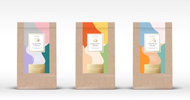 Çikolata Etiketli Kağıt Torba Seti. Gerçekçi Gölgelerle Soyut Vektör Tasarım Düzeni. El yapımı fındık, kaju fıstığı ve badem eskiz siluetleri.